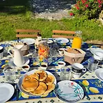 Bed & Breakfast L'oree Du Bois Gaubau