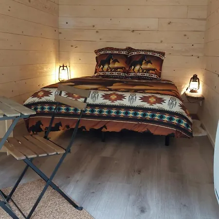 فندق مبيت وإفطار L'oree Du Bois Gaubau Saint-Georges-sur-Layon